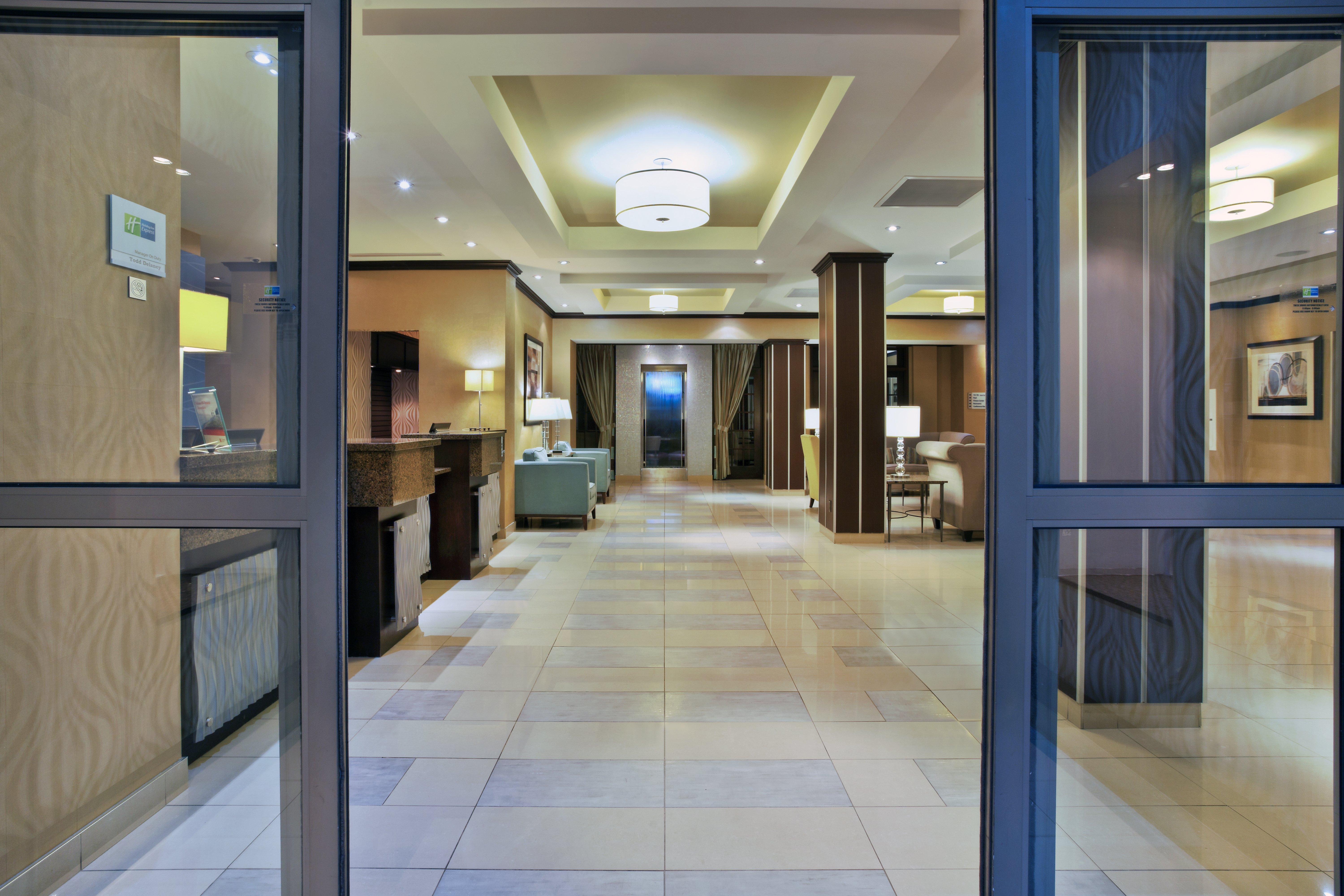 Holiday Inn Express Kingston Central By Ihg Exterior foto